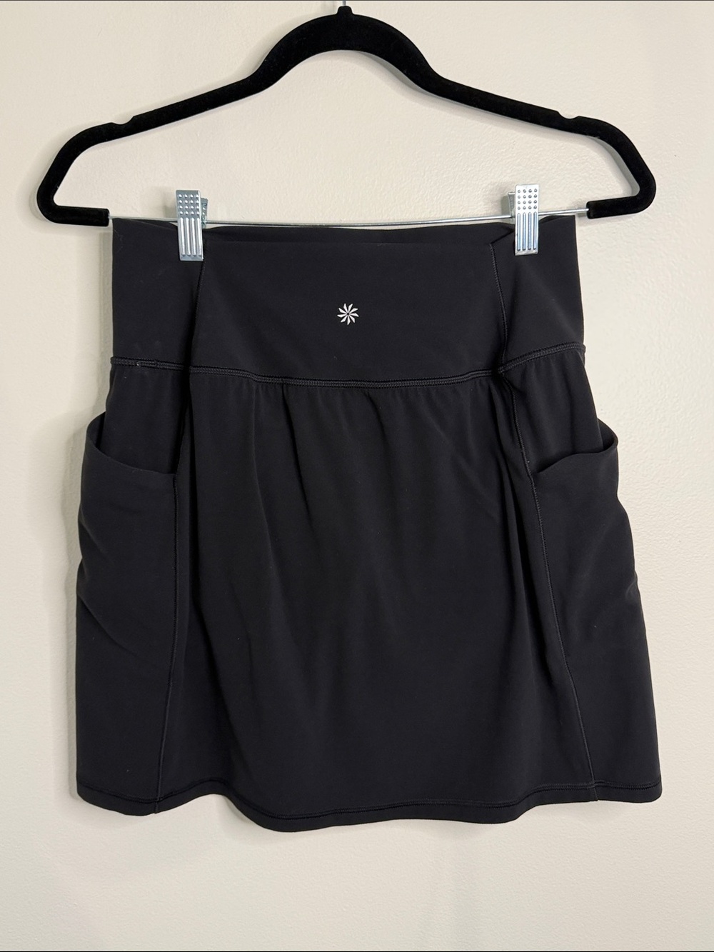 Athleta Salutation Stash Pocket 16.5" Skort Pockets Black Activewear Small